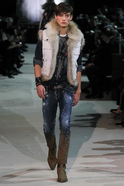 Look 3